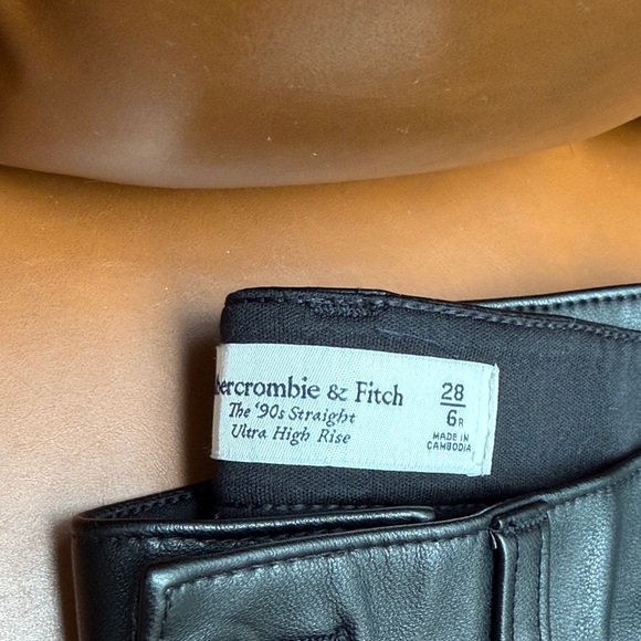 Women’s Abercrombie & Fitch Black Faux Leather Pants - Picture 2 of 2